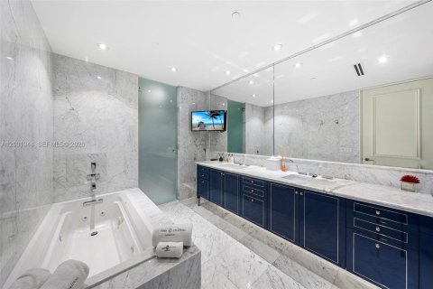 Купить кондоминиум в Серфсайд, Флорида 4 спальни, 339.37м2, № 2065607 - фото 26