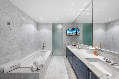 Купить кондоминиум в Серфсайд, Флорида 4 спальни, 339.37м2, № 2065607 - фото 27