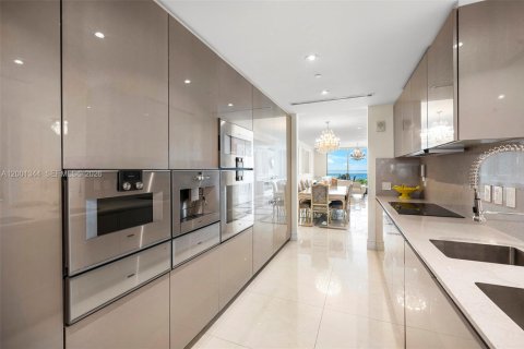 Купить кондоминиум в Серфсайд, Флорида 4 спальни, 339.37м2, № 2065607 - фото 11