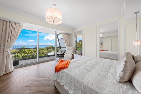 Купить кондоминиум в Серфсайд, Флорида 4 спальни, 339.37м2, № 2065607 - фото 24