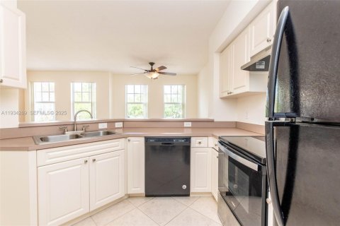 Купить таунхаус в Корал-Спрингс, Флорида 2 спальни, 117.8м2, № 1992659 - фото 19