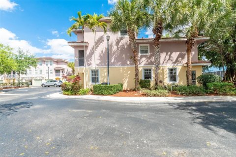 Купить таунхаус в Корал-Спрингс, Флорида 2 спальни, 117.8м2, № 1992659 - фото 2