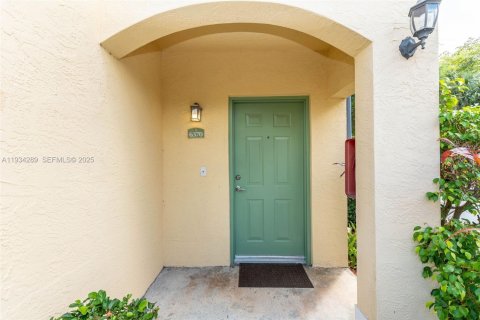 Купить таунхаус в Корал-Спрингс, Флорида 2 спальни, 117.8м2, № 1992659 - фото 4