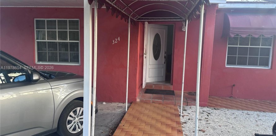 Villa ou maison à Miami, Floride 7 chambres, 221.85 m2 № 2044491