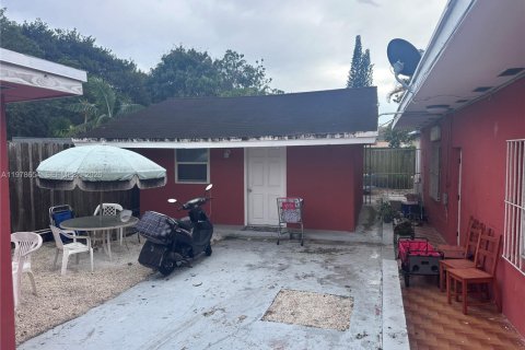 Villa ou maison à vendre à Miami, Floride: 7 chambres, 221.85 m2 № 2044491 - photo 6