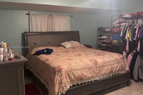 Villa ou maison à vendre à Miami, Floride: 7 chambres, 221.85 m2 № 2044491 - photo 4