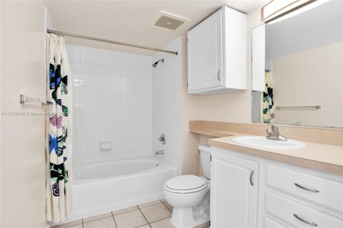 Copropriété à louer à Miami, Floride: 2 chambres, 95.41 m2 № 1929420 - photo 7