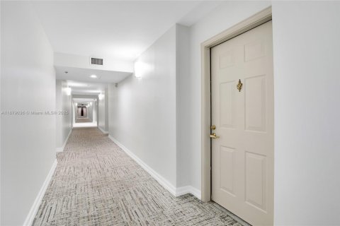Copropriété à louer à Miami, Floride: 2 chambres, 95.41 m2 № 1929420 - photo 16