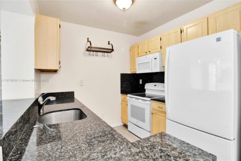 Copropriété à louer à Miami, Floride: 2 chambres, 95.41 m2 № 1929420 - photo 3