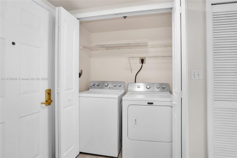 Copropriété à louer à Miami, Floride: 2 chambres, 95.41 m2 № 1929420 - photo 8