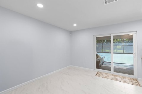 Villa ou maison à vendre à Royal Palm Beach, Floride: 2 chambres, 126.35 m2 № 2078425 - photo 14