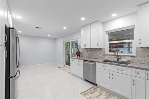 Villa ou maison à vendre à Royal Palm Beach, Floride: 2 chambres, 126.35 m2 № 2078425 - photo 11