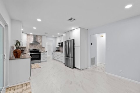 Villa ou maison à vendre à Royal Palm Beach, Floride: 2 chambres, 126.35 m2 № 2078425 - photo 13