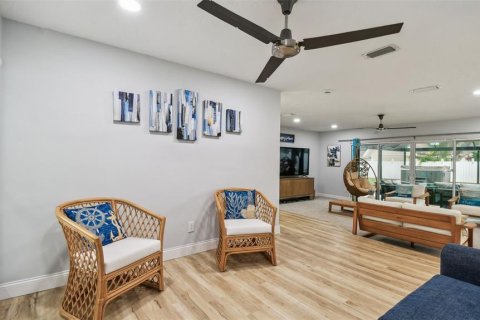 Casa en venta en Clearwater, Florida, 4 dormitorios, 211.82 m2 № 1772060 - foto 13