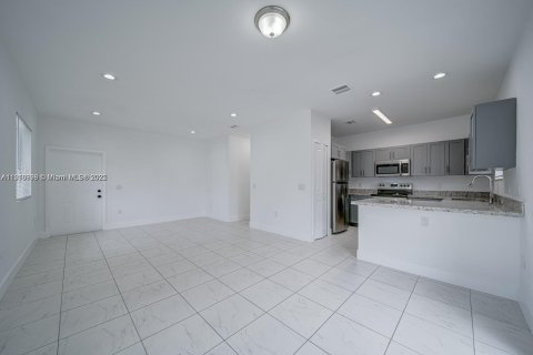 House in Miami, Florida 3 bedrooms, 215.25 sq.m. № 1973723 - photo 20