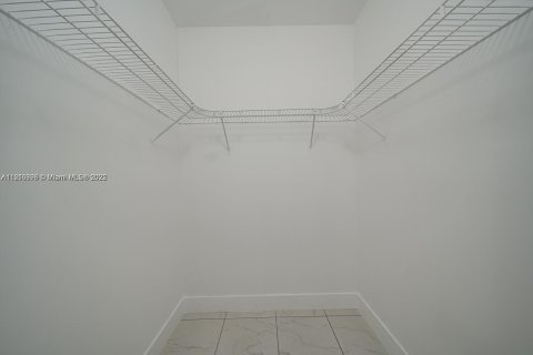 House in Miami, Florida 3 bedrooms, 215.25 sq.m. № 1973723 - photo 15