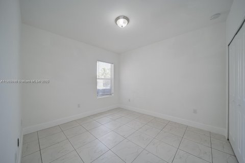 House in Miami, Florida 3 bedrooms, 215.25 sq.m. № 1973723 - photo 11