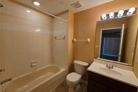 Touwnhouse à louer à Brandon, Floride: 3 chambres, 178.09 m2 № 2416932 - photo 12