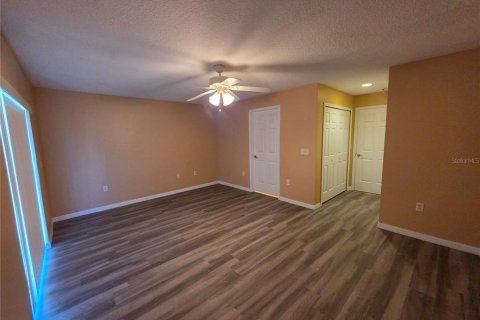 Touwnhouse à louer à Brandon, Floride: 3 chambres, 178.09 m2 № 2416932 - photo 9
