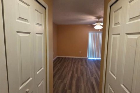 Touwnhouse à louer à Brandon, Floride: 3 chambres, 178.09 m2 № 2416932 - photo 7