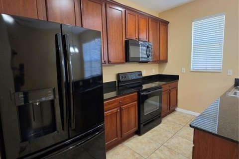 Touwnhouse à louer à Brandon, Floride: 3 chambres, 178.09 m2 № 2416932 - photo 17