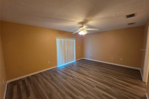 Touwnhouse à louer à Brandon, Floride: 3 chambres, 178.09 m2 № 2416932 - photo 8