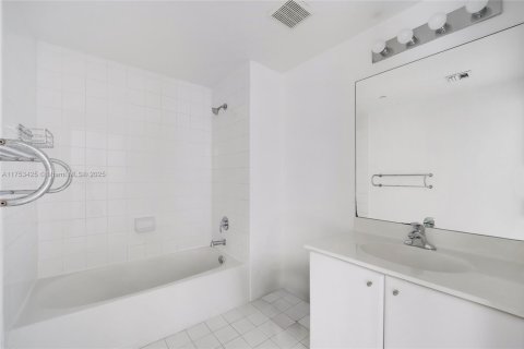 Купить кондоминиум в Майами, Флорида 2 спальни, 105.91м2, № 1867836 - фото 5