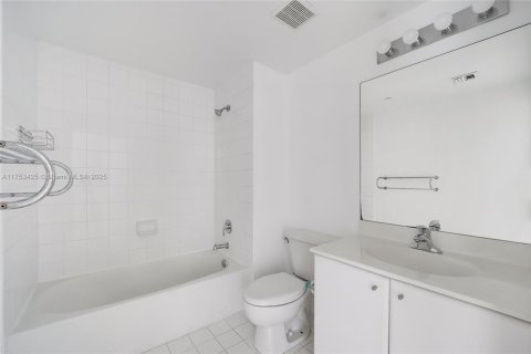 Купить кондоминиум в Майами, Флорида 2 спальни, 105.91м2, № 1867836 - фото 4