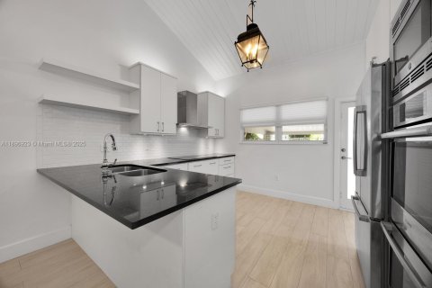 Villa ou maison à vendre à Coral Gables, Floride: 3 chambres, 126.9 m2 № 1951610 - photo 13