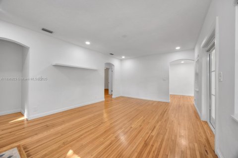 Villa ou maison à vendre à Coral Gables, Floride: 3 chambres, 126.9 m2 № 1951610 - photo 8