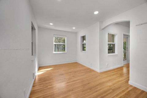 Villa ou maison à vendre à Coral Gables, Floride: 3 chambres, 126.9 m2 № 1951610 - photo 11