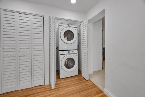 Villa ou maison à vendre à Coral Gables, Floride: 3 chambres, 126.9 m2 № 1951610 - photo 24