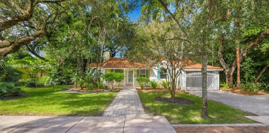 Villa ou maison à Coral Gables, Floride 3 chambres, 126.9 m2 № 1951610