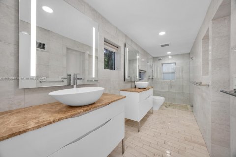 Villa ou maison à vendre à Coral Gables, Floride: 3 chambres, 126.9 m2 № 1951610 - photo 19