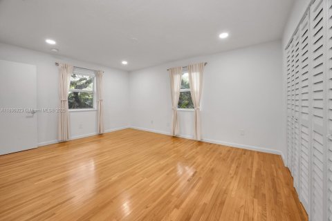 Villa ou maison à vendre à Coral Gables, Floride: 3 chambres, 126.9 m2 № 1951610 - photo 18