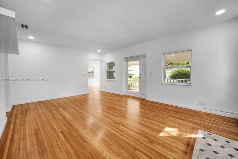 Villa ou maison à vendre à Coral Gables, Floride: 3 chambres, 126.9 m2 № 1951610 - photo 10