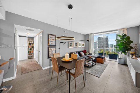 Condo in Miami, Florida, 2 bedrooms  № 2401381