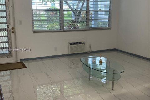 Condominio en venta en Deerfield Beach, Florida, 1 dormitorio, 54.35 m2 № 1686318 - foto 4