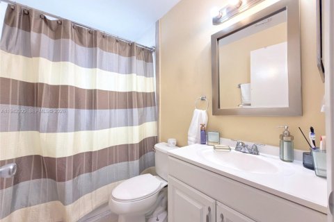 Condominio en venta en Miami, Florida, 3 dormitorios, 113.34 m2 № 2000279 - foto 17