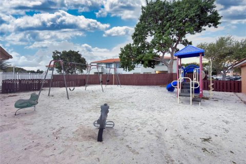 Condominio en venta en Miami, Florida, 3 dormitorios, 113.34 m2 № 2000279 - foto 12