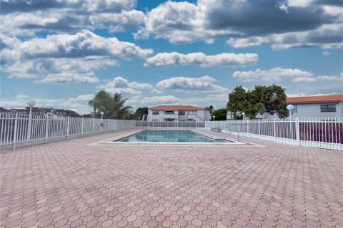 Condominio en venta en Miami, Florida, 3 dormitorios, 113.34 m2 № 2000279 - foto 11