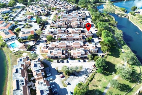 Condominio en Miami, Florida, 3 dormitorios  № 2000279