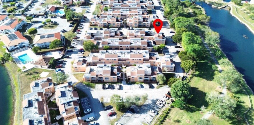 Condominio en Miami, Florida, 3 dormitorios  № 2000279