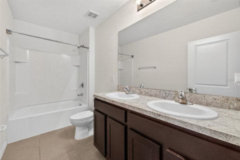 House in Plant City, Florida 5 bedrooms, 269.88 sq.m. № 1800281 - photo 22