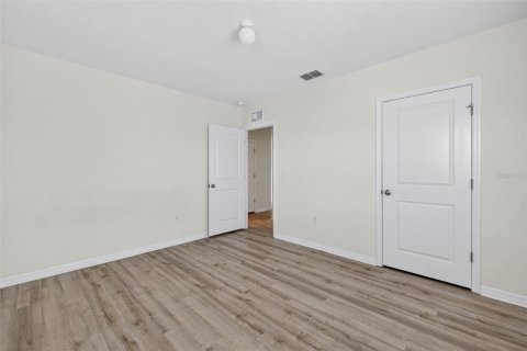 House in Plant City, Florida 5 bedrooms, 269.88 sq.m. № 1800281 - photo 19