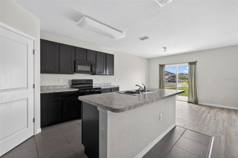 House in Plant City, Florida 5 bedrooms, 269.88 sq.m. № 1800281 - photo 9