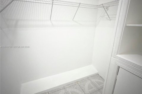 Apartment in Miami, Florida 4 bedrooms, 55.74 sq.m. № 2073603 - photo 11
