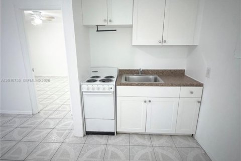 Apartment in Miami, Florida 4 bedrooms, 55.74 sq.m. № 2073603 - photo 6