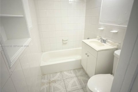 Apartment in Miami, Florida 4 bedrooms, 55.74 sq.m. № 2073603 - photo 10