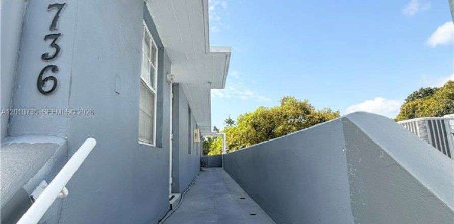 Apartment in Miami, Florida 4 bedrooms, 55.74 sq.m. № 2073603